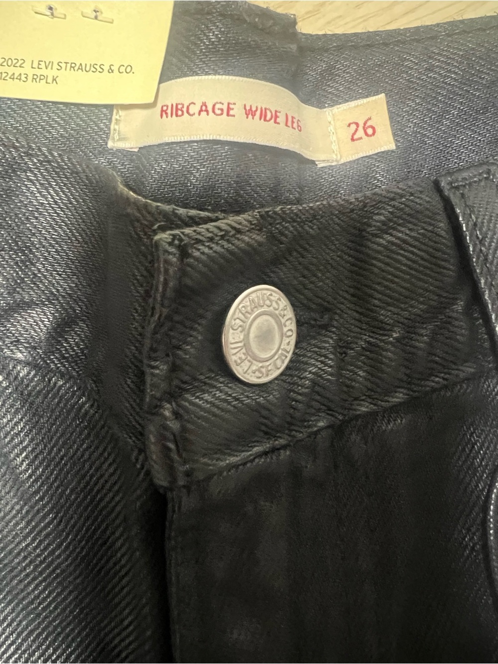 Levi’s Premium Ribcage Wide Leg Black Coated Shimmer Jeans NWT 26x32 - Picture 4 of 6